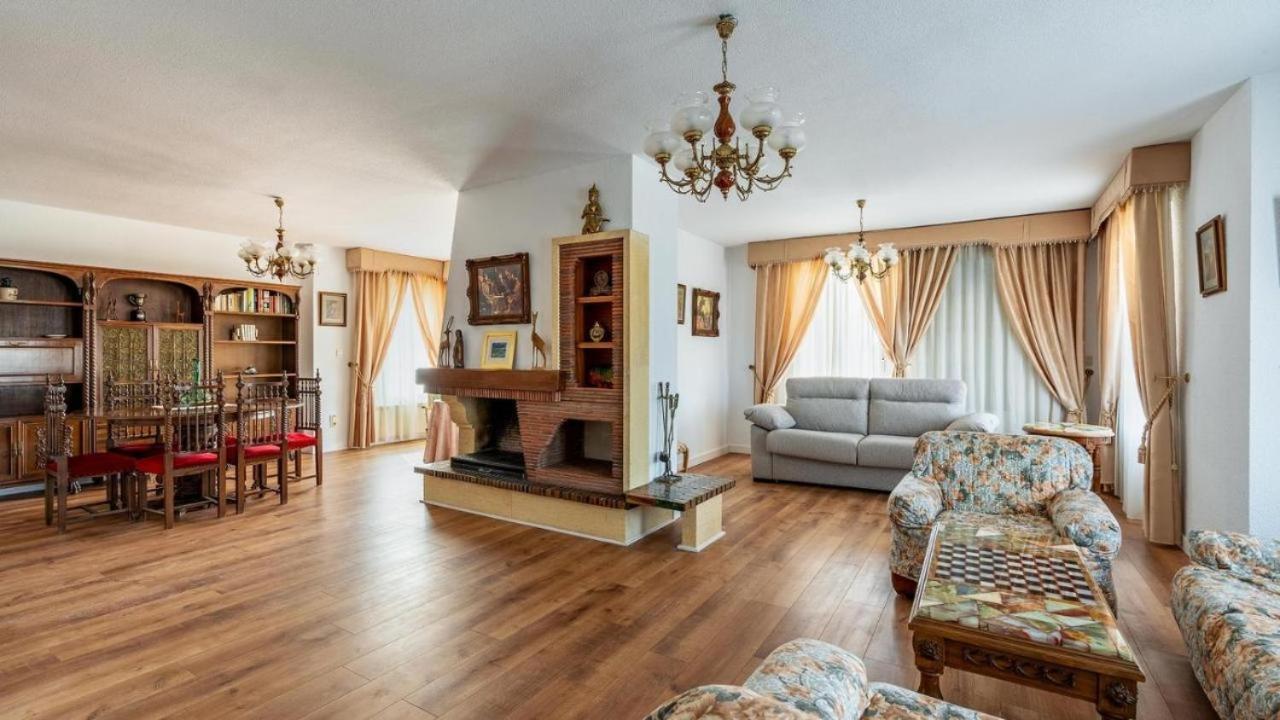 Villa De La Acacia Gojar Eksteriør billede